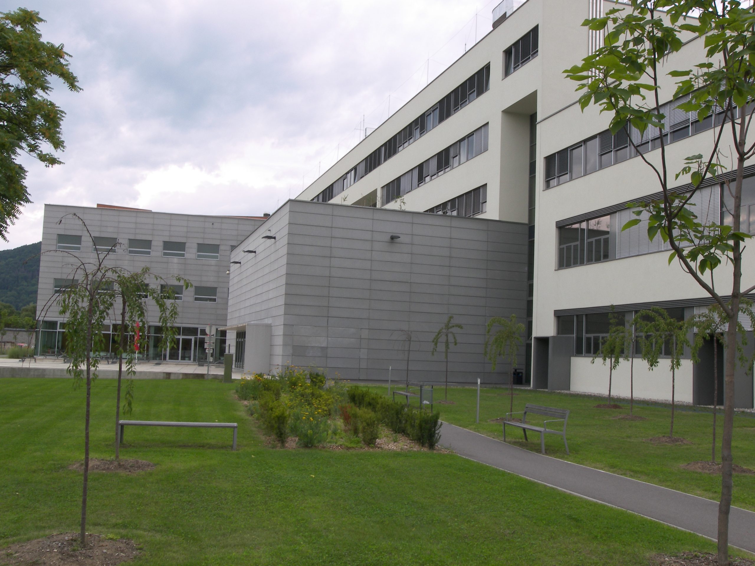 https://commons.wikimedia.org/wiki/File:FH_JOANNEUM_Campus.JPG#/media/Datei:FH_JOANNEUM_Campus.JPG